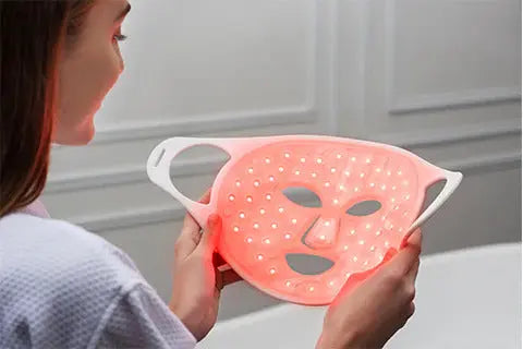 Red Light Therapy and Retinol: The Budget-Friendly Anti-Ageing Duo - EVENSKYN® Red Light Therapy and Retinol: The Budget-Friendly Anti-Ageing Duo - EVENSKYN®