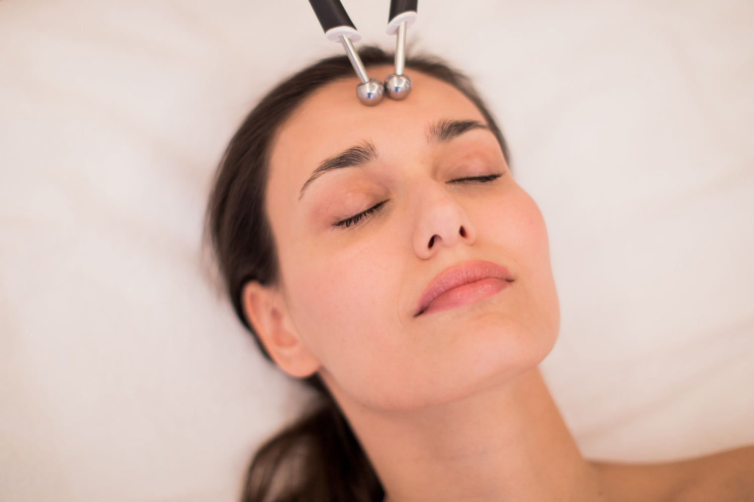 The Electric Lift: Microcurrent Devices for Targeted Skin Improvement at Home - EVENSKYN®