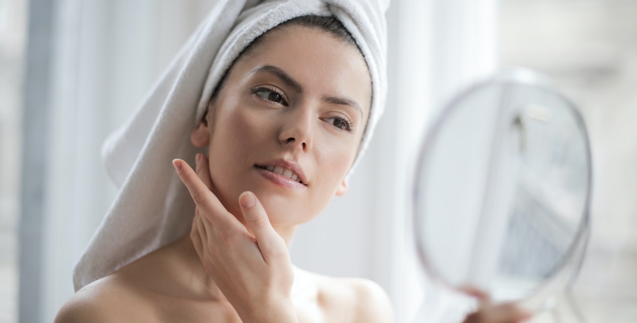 Epidermal Growth Factors and Tissue Regeneration: Insights into Red Light Therapy - EVENSKYN®