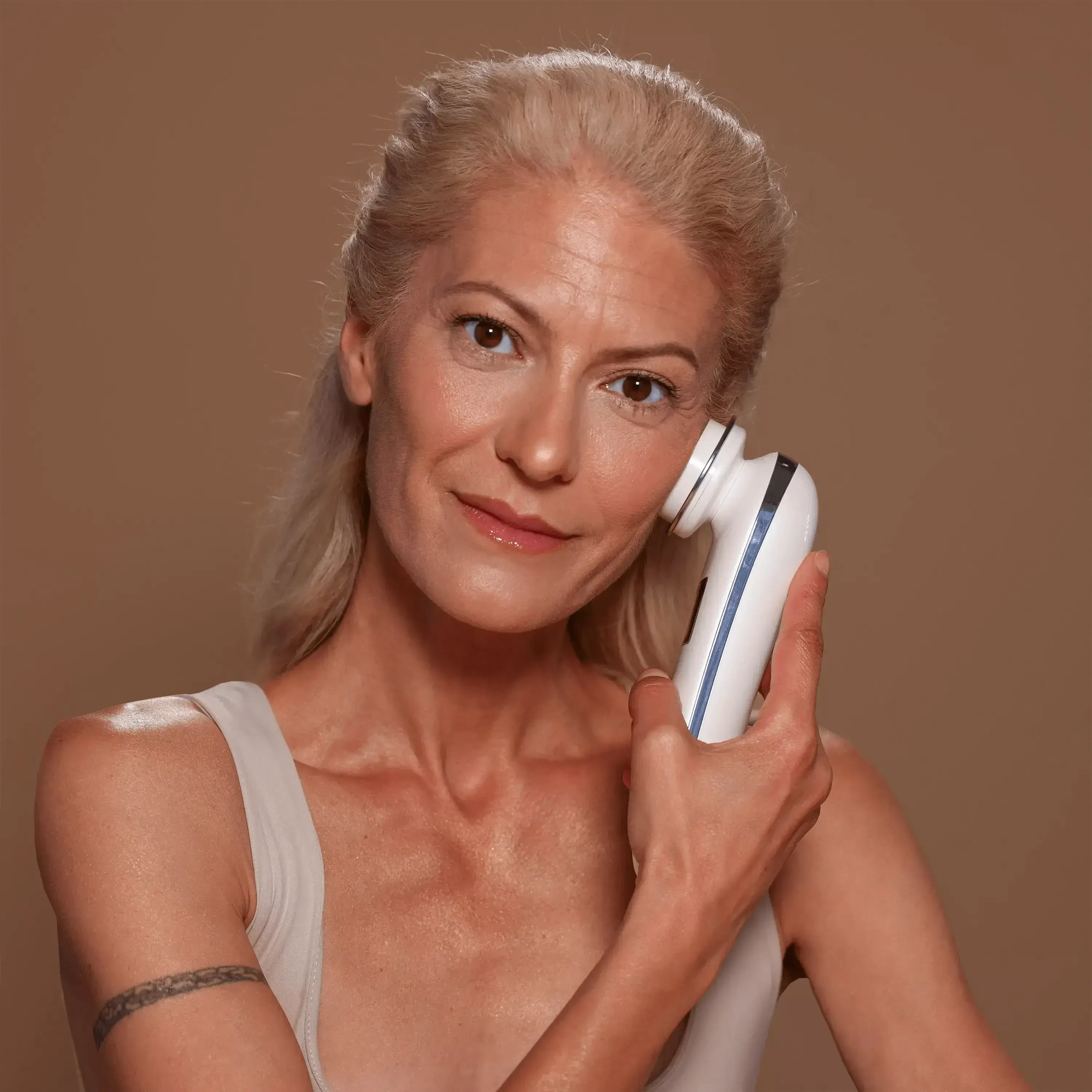 EvenSkyn® Lumo⁺: Premium Anti-Aging & Skin Tightening Handset (2025) EvenSkyn® Lumo⁺: Premium Anti-Aging & Skin Tightening Handset EvenSkyn®