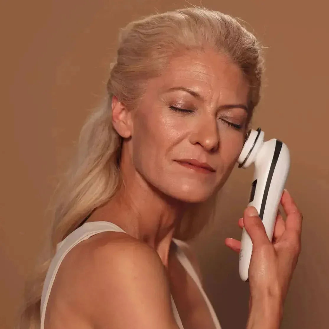 Lumo⁺ + Phoenix: Professional-Grade Skin Tightening and Lifting Duo - EVENSKYN® Lumo⁺ + Phoenix: Professional-Grade Skin Tightening and Lifting Duo - EVENSKYN®