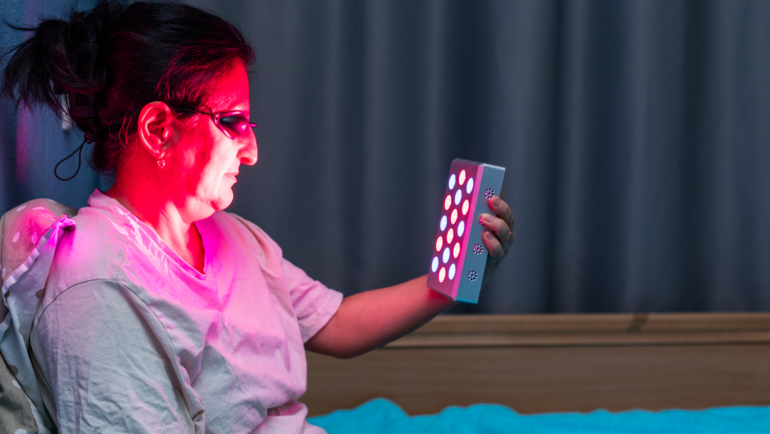 The New Year Skin Reset: Why Red Light Therapy and Microcurrent Are Rising