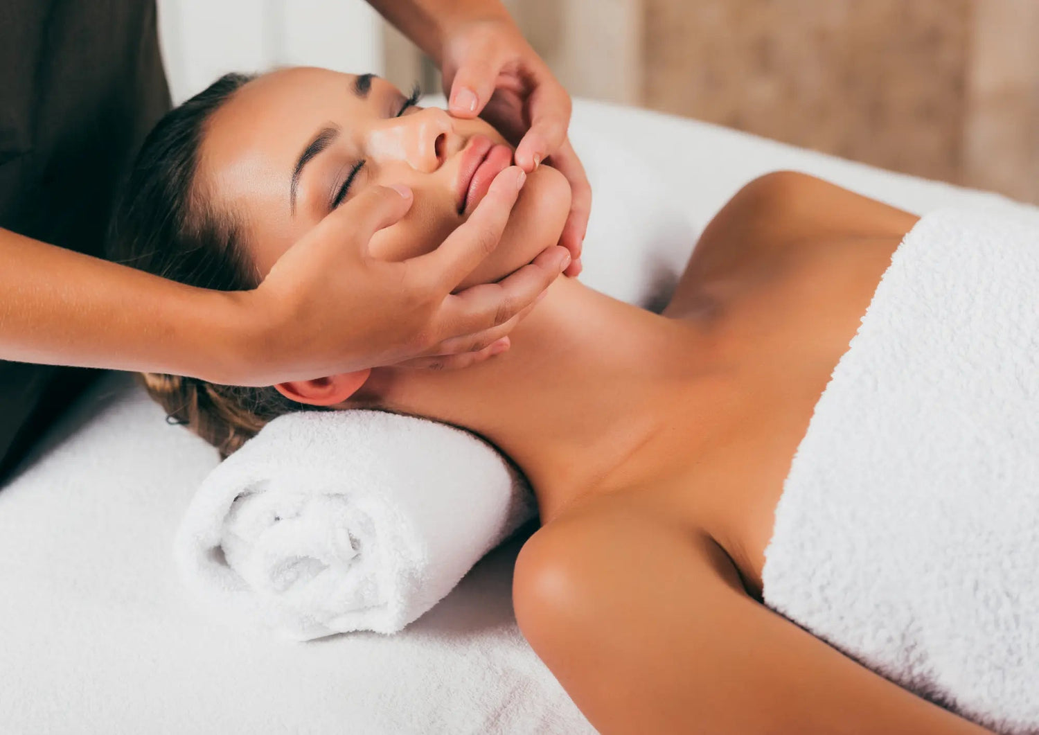 Red Light vs. Radiofrequency vs. Microcurrent: The 2025 At-Home Skin Tech Playbook You’ll Actually Use - EVENSKYN® 