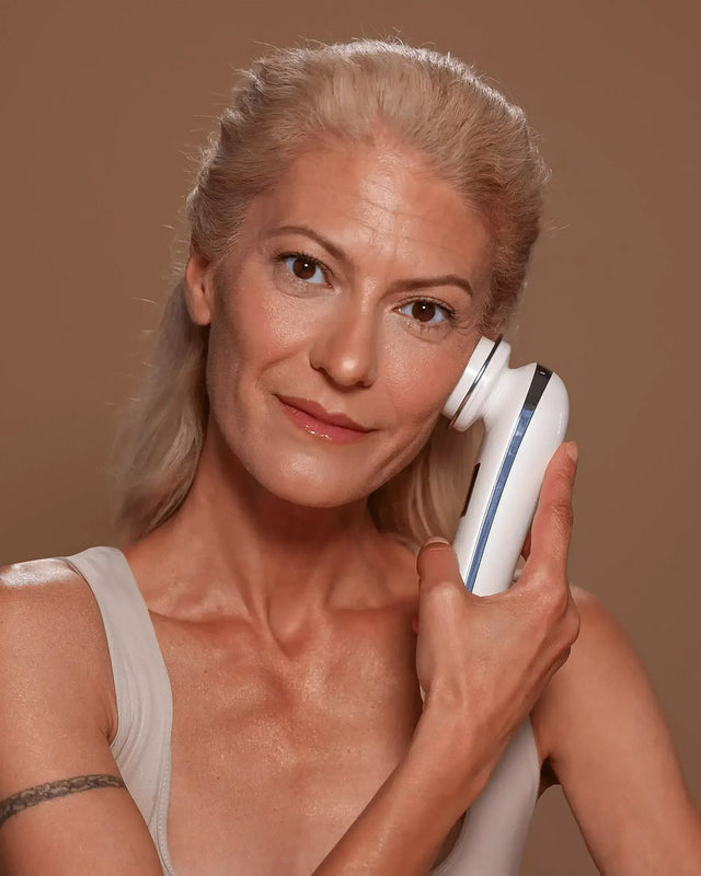 Woman holding the Lumo+ against her cheek